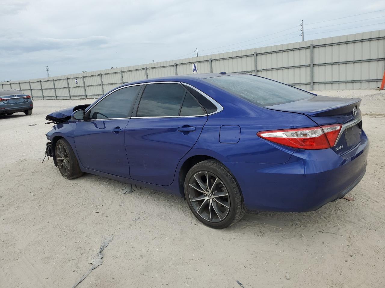 2015 TOYOTA Camry VIN 4T1BF1FK6FU946431 photo 2