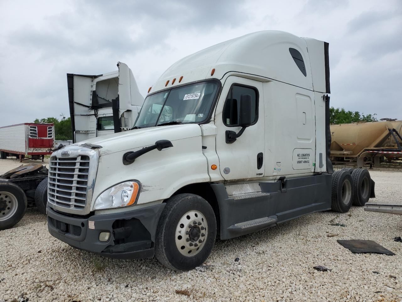 2017 FREIGHTLINER CASCADIA 125 VIN 3AKJGLDR3HSHF0914 photo 2