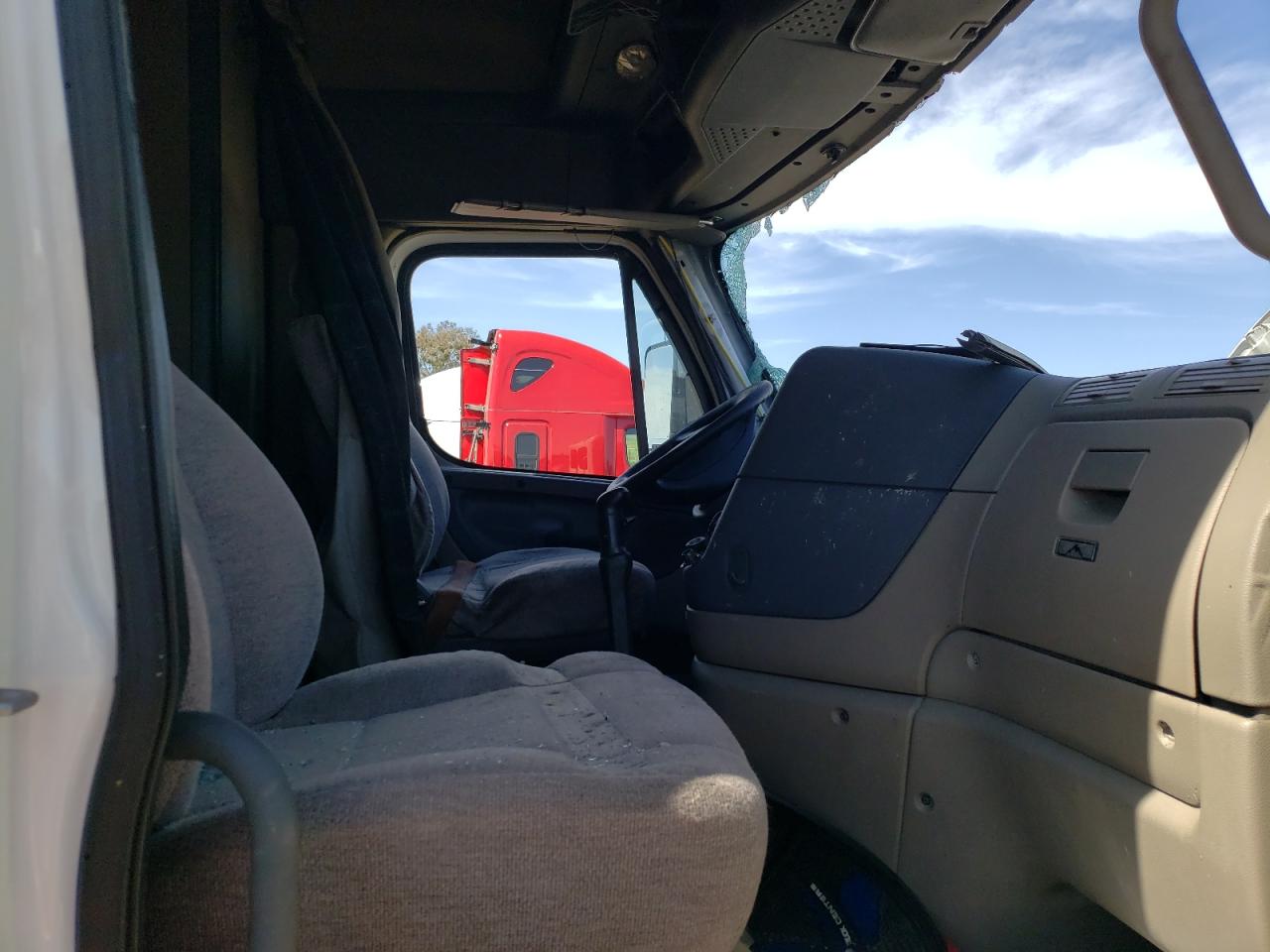 2015 FREIGHTLINER CASCADIA 125 VIN 3AKJGLD53FSGK0100 photo 5