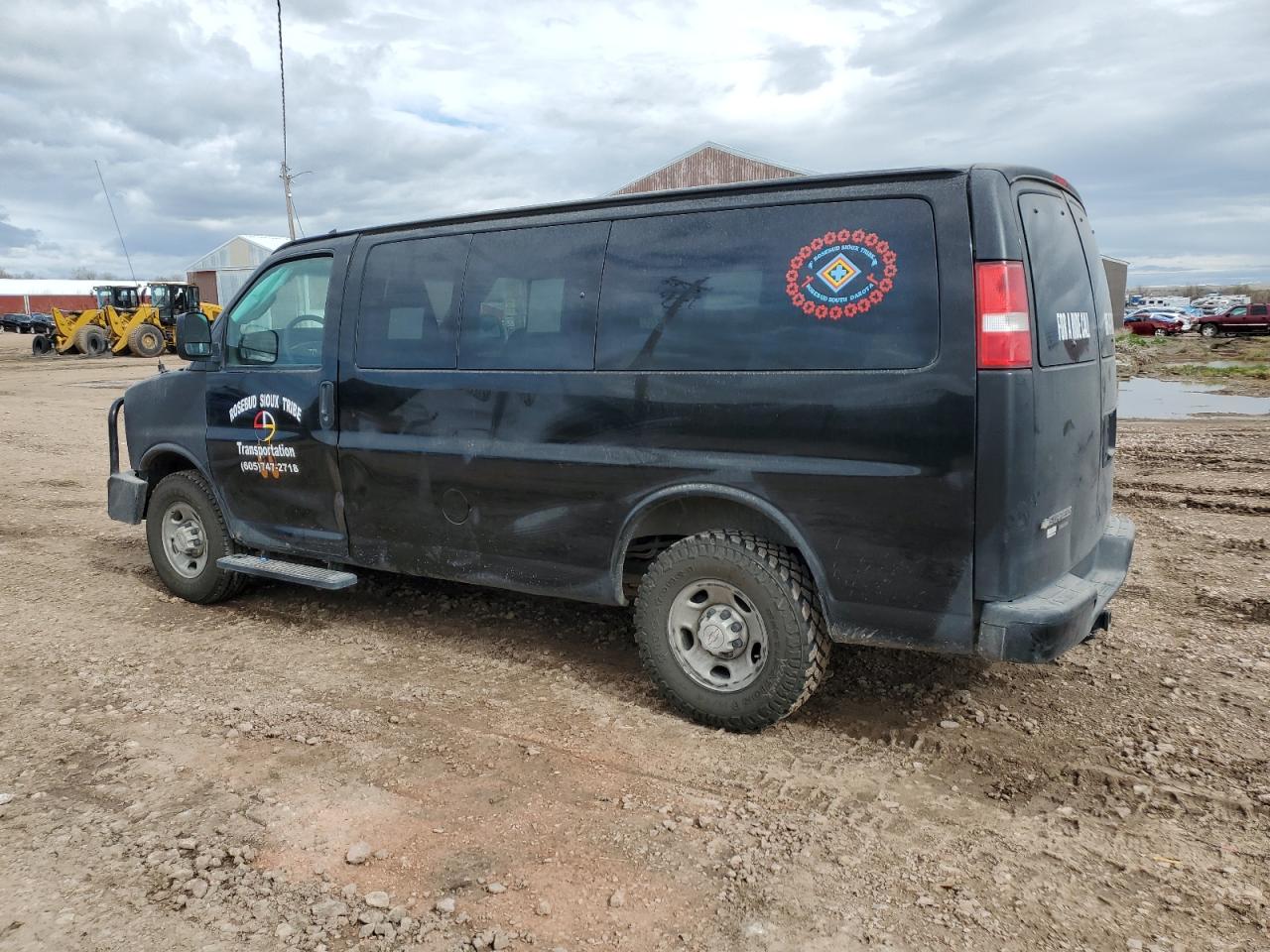 2016 CHEVROLET Express 2500 VIN 1GAZGLFG0G1330744 photo 2