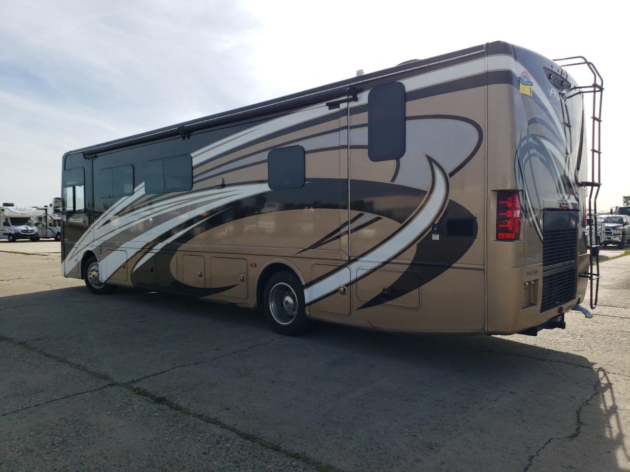 2016 FREIGHTLINER CHASSIS XC VIN 4UZACJDT3GCHF6964 photo 3