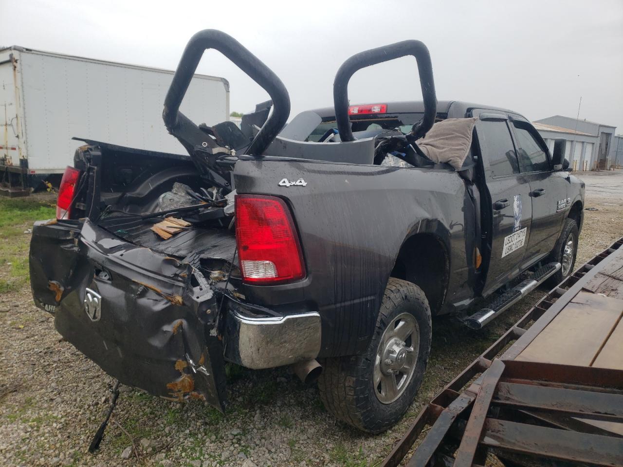 2018 RAM 3500 VIN 3C63R3CL7JG200095 photo 3
