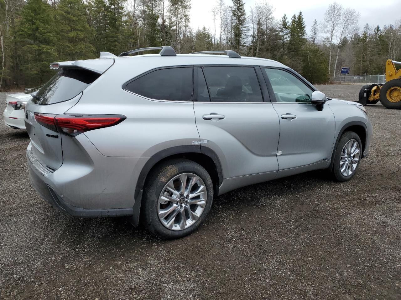 2023 TOYOTA Highlander VIN 5TDXBRCH2PS586089 photo 3