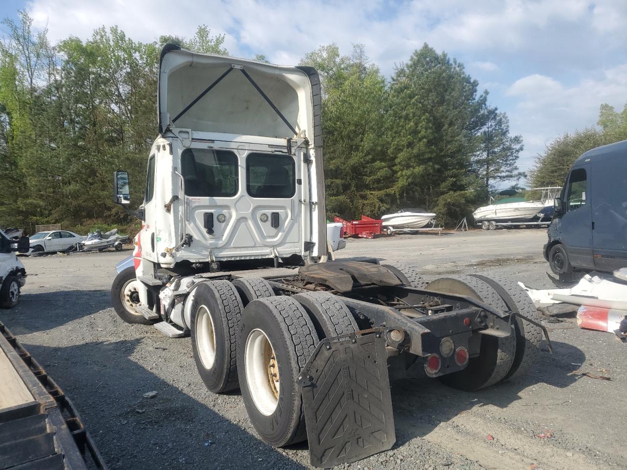 2017 FREIGHTLINER CASCADIA 125 VIN 3AKJGEDR1HSJB3173 photo 3