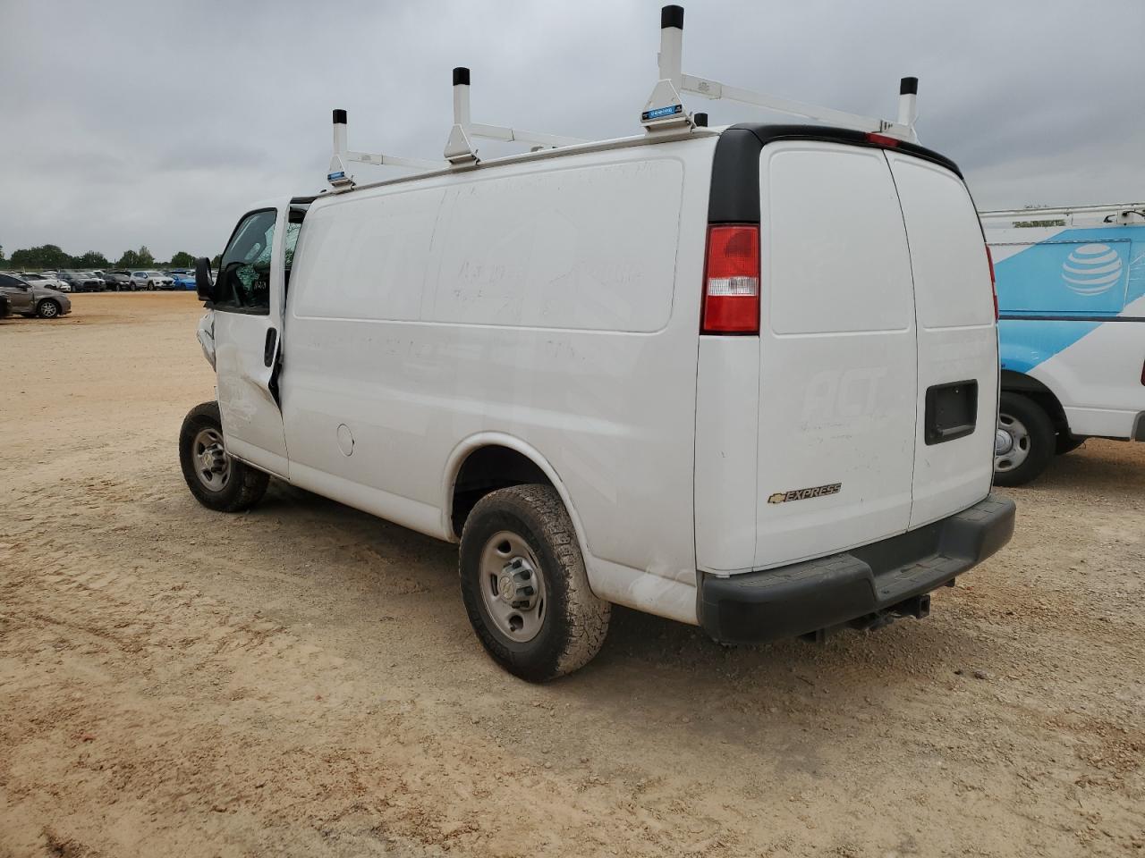 2020 Chevrolet Express VIN 1GCZGGFGXL1220213 photo 2