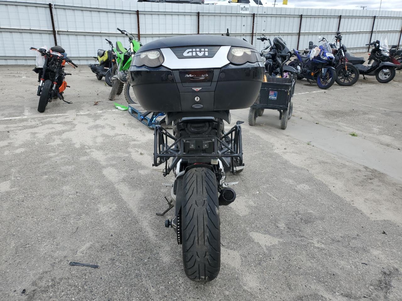 2018 HONDA Cb cycle VIN JH2SC801XJK000267 photo 4