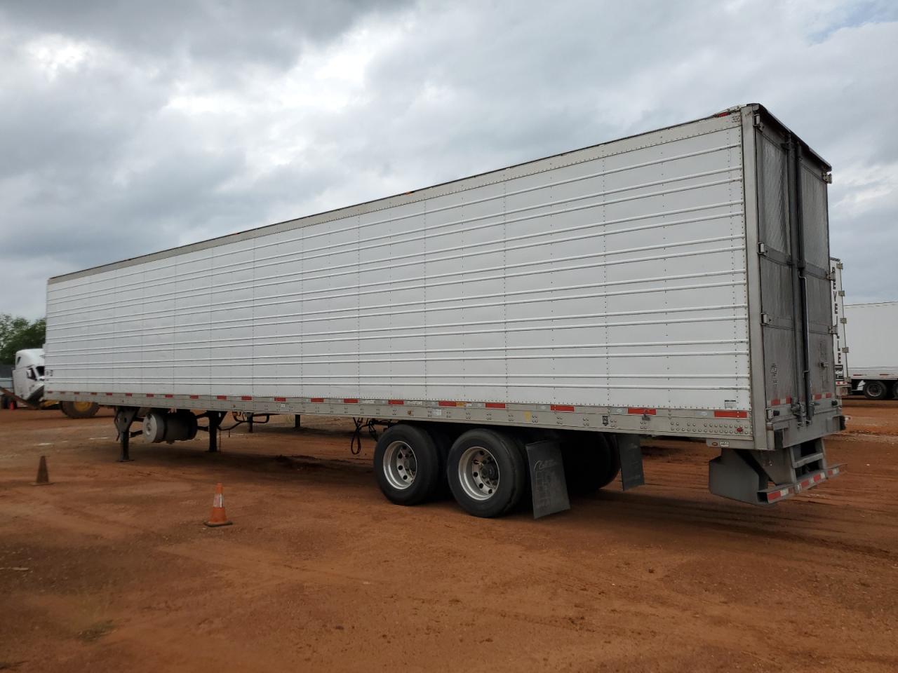 2017 UTILITY REEFER VIN 1UYVS2538H2936710 photo 3