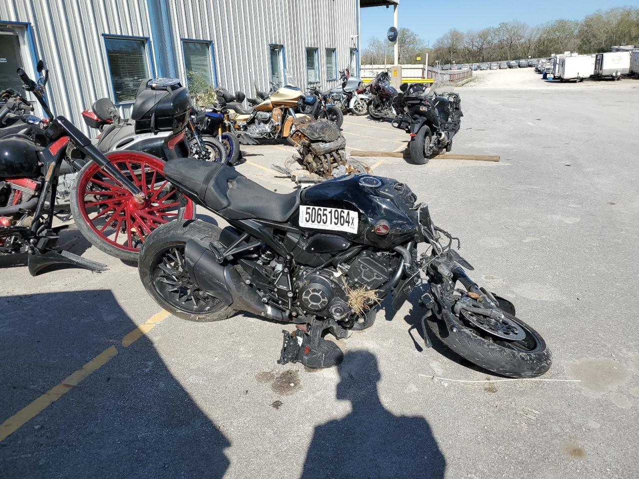 2022 HONDA Cb cycle VIN JH2SC8011NK400109 photo 1