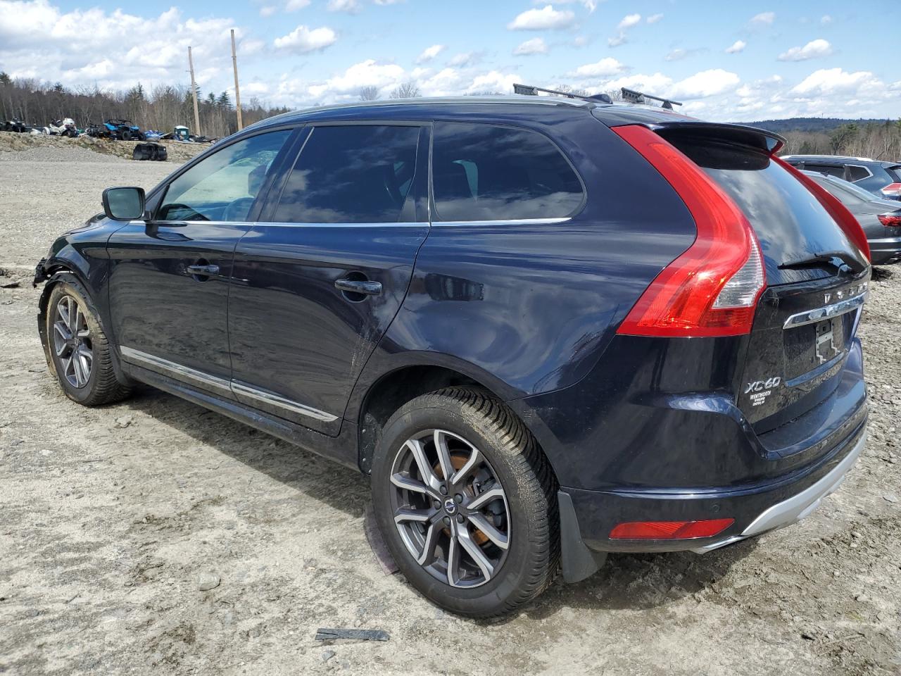 2017 VOLVO Xc60 VIN YV449MRRXH2042236 photo 2