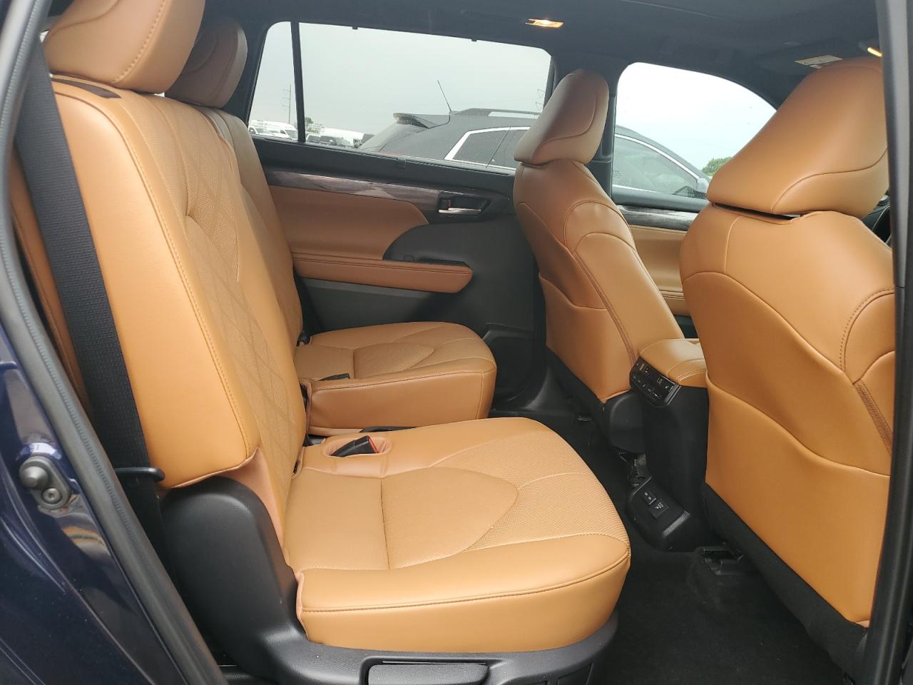 2023 Toyota Highlander VIN 5TDFARAH1PS523955 photo 11