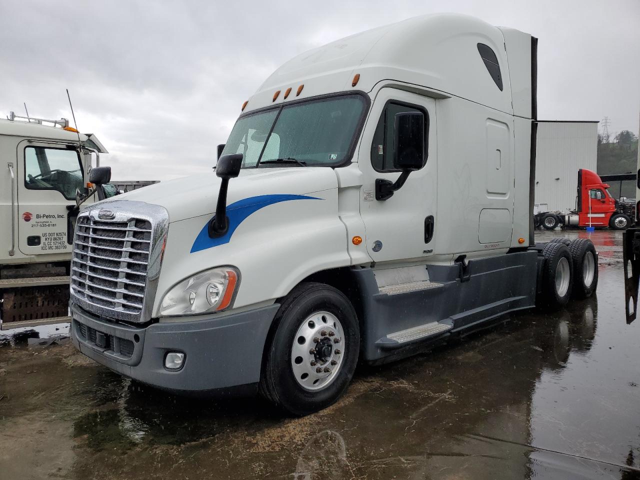 2017 FREIGHTLINER CASCADIA 125 VIN 3AKJGLDR3HSHV7415 photo 2