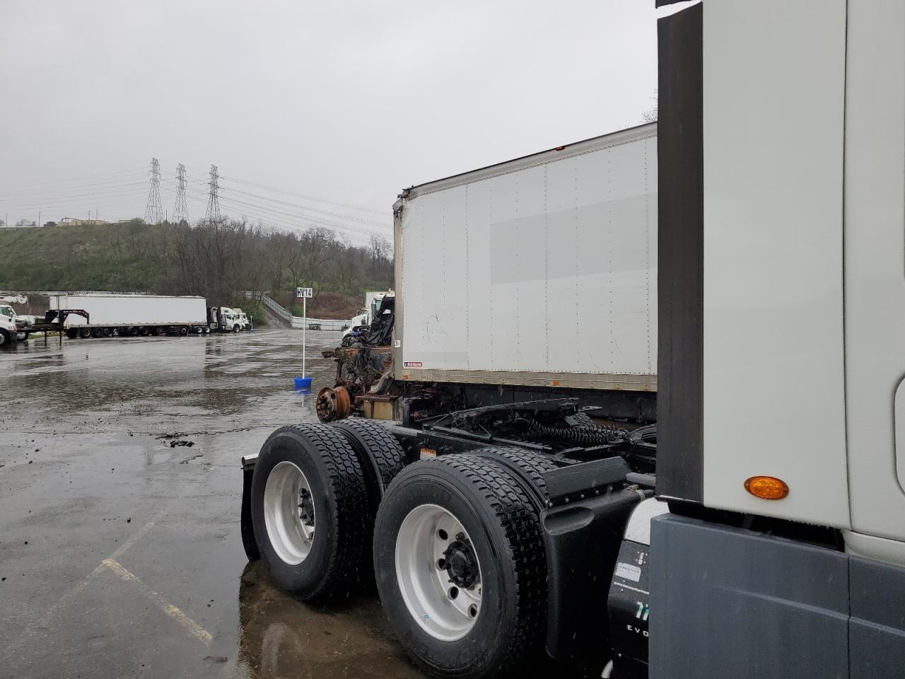 2017 FREIGHTLINER CASCADIA 125 VIN 3AKJGLDR3HSHV7415 photo 6