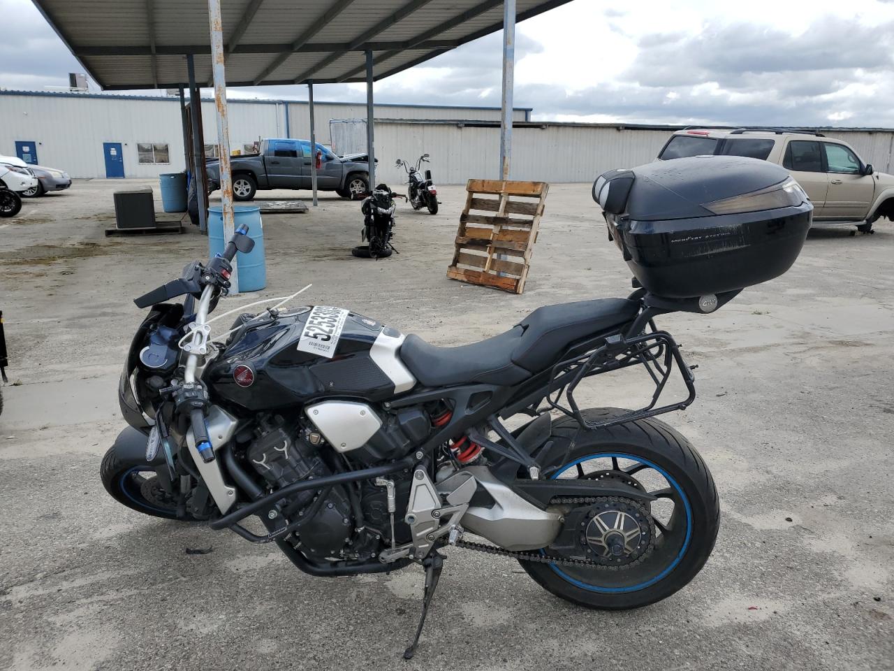2018 HONDA Cb cycle VIN JH2SC801XJK000267 photo 3