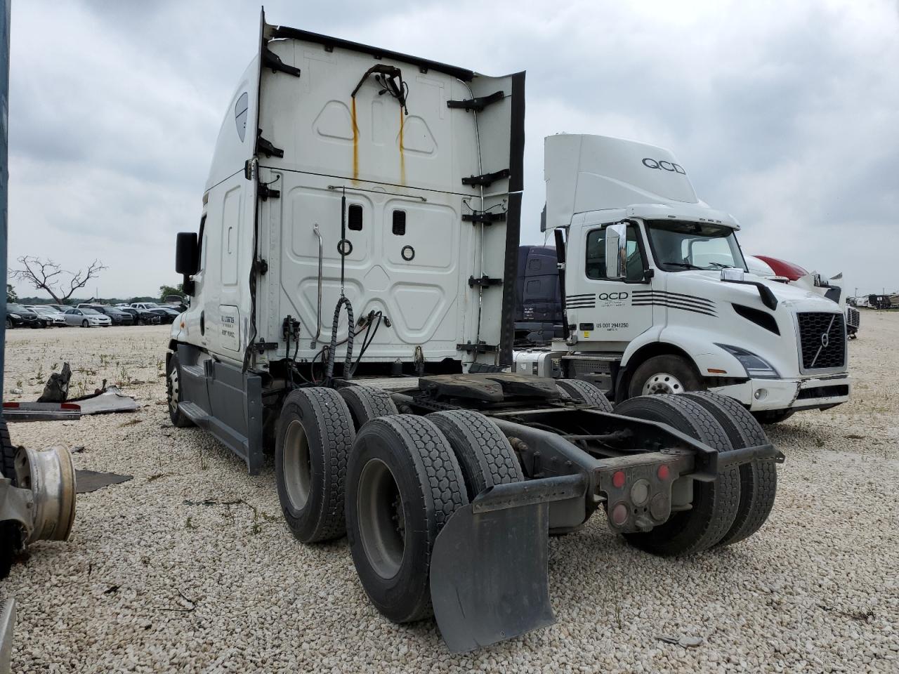 2017 FREIGHTLINER CASCADIA 125 VIN 3AKJGLDR3HSHF0914 photo 3