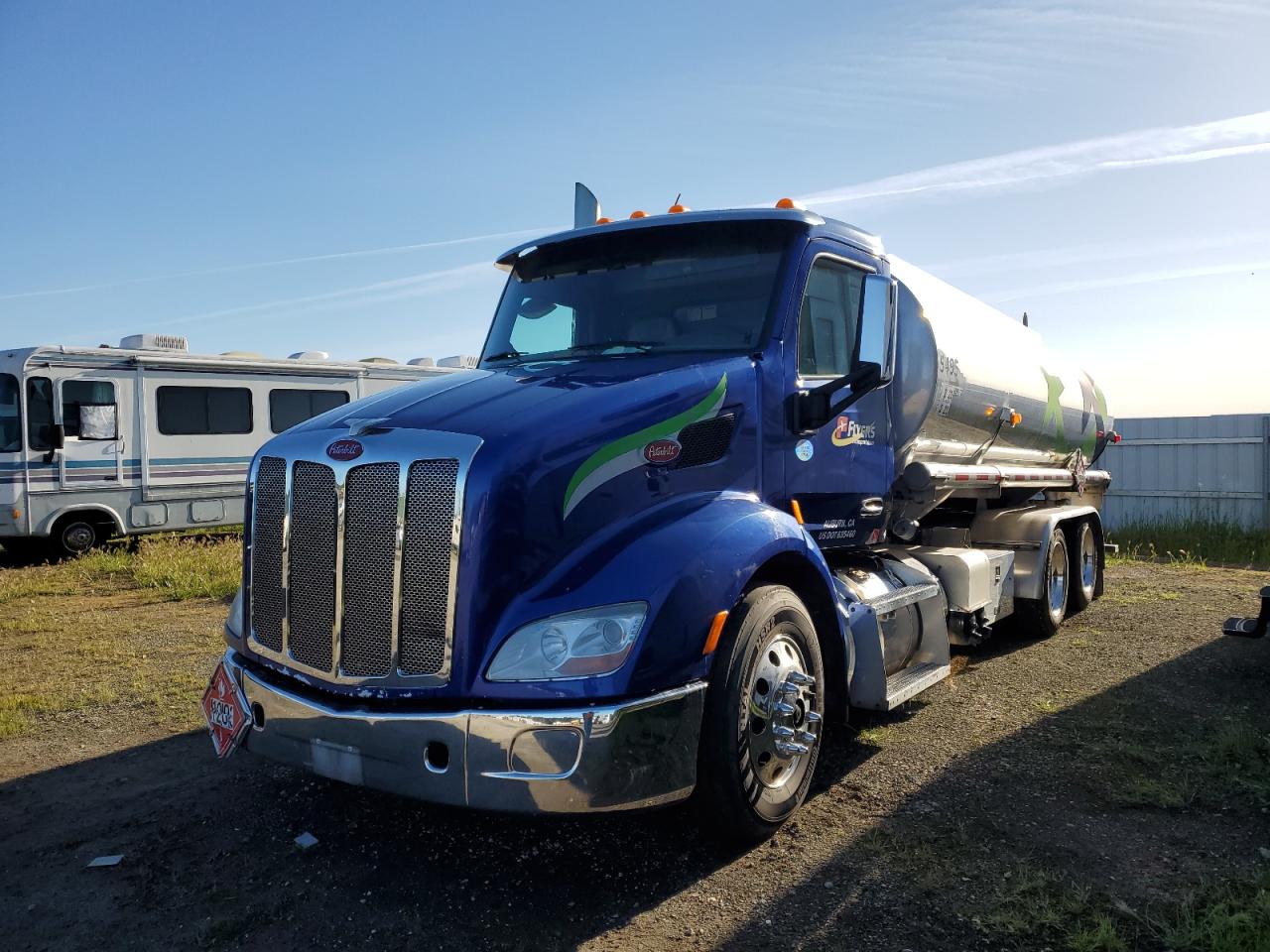 2016 PETERBILT 579 VIN 1NPBL79X5GD327370 photo 2