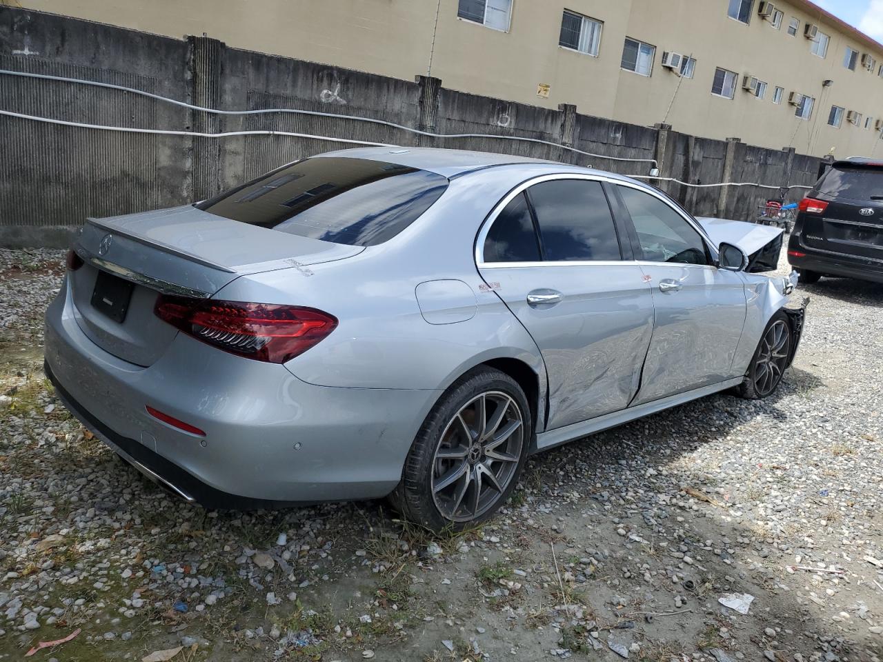 2022 MERCEDES-BENZ E-class VIN W1KZF8DB8NB022412 photo 3