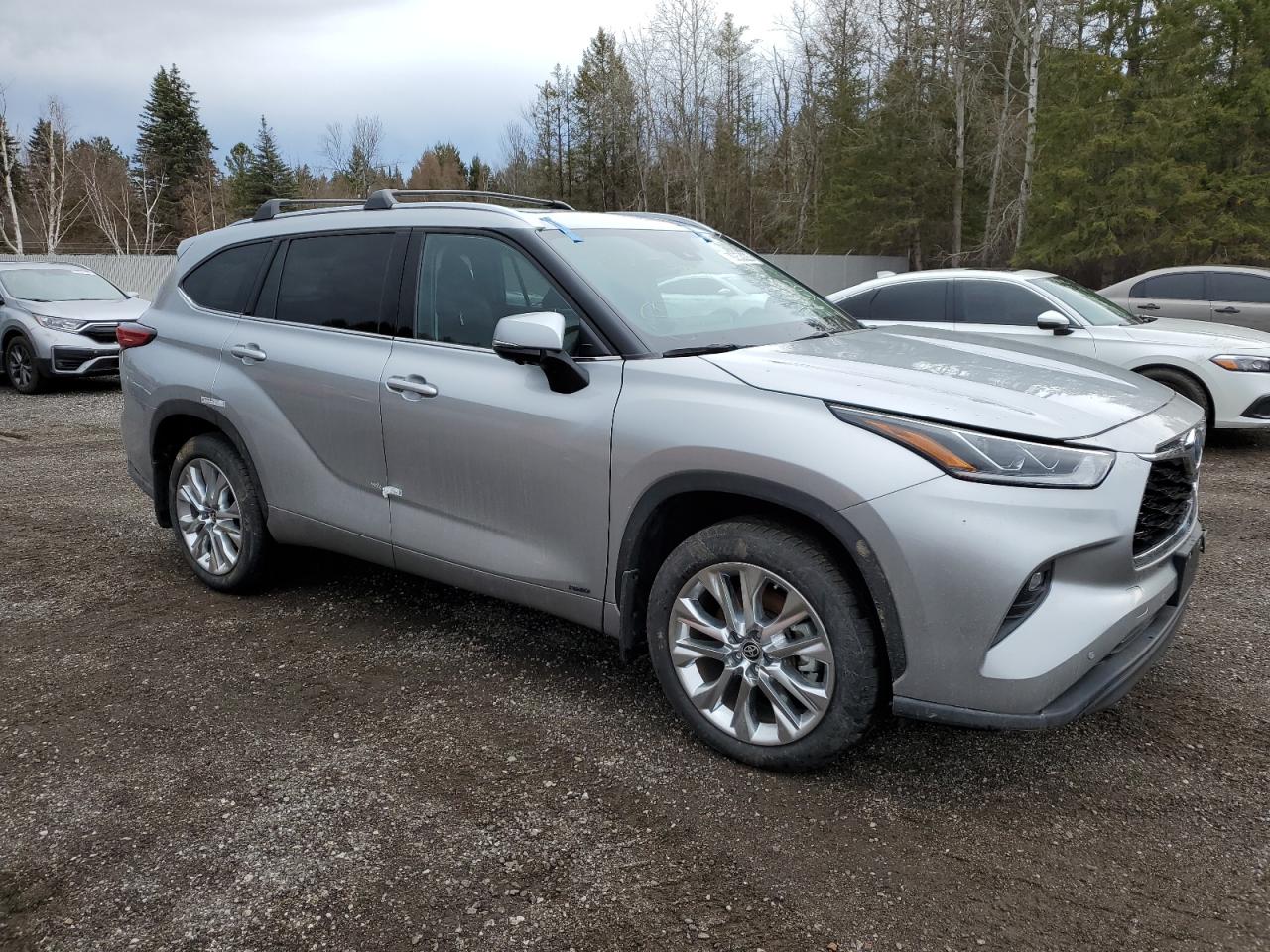 2023 TOYOTA Highlander VIN 5TDXBRCH2PS586089 photo 4