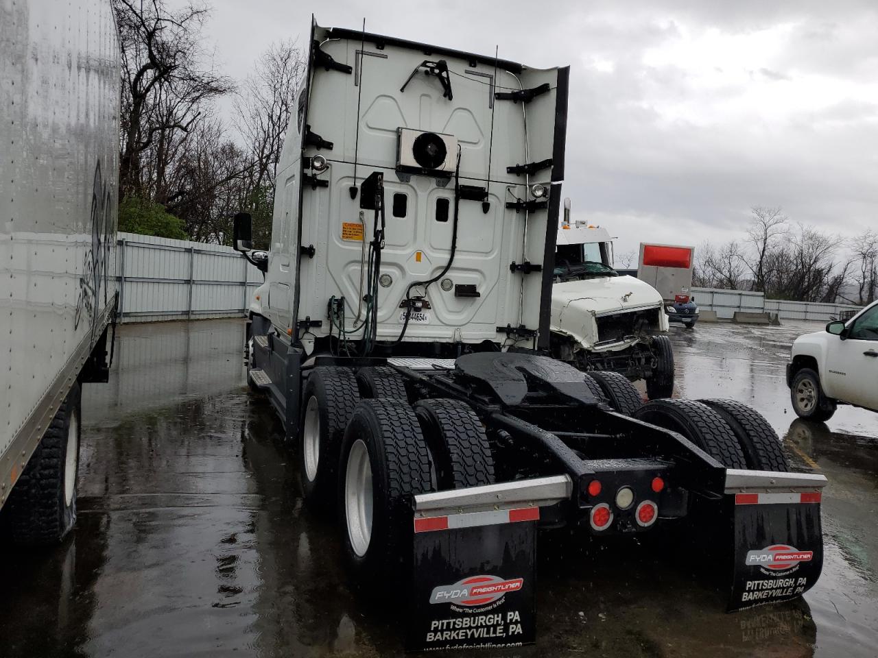 2017 FREIGHTLINER CASCADIA 125 VIN 3AKJGLDR3HSHV7415 photo 3