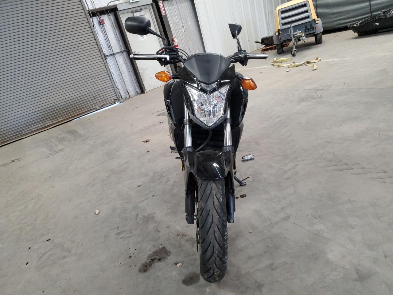 2013 HONDA Cb cycle VIN MLHPC4519D5000566 photo 2