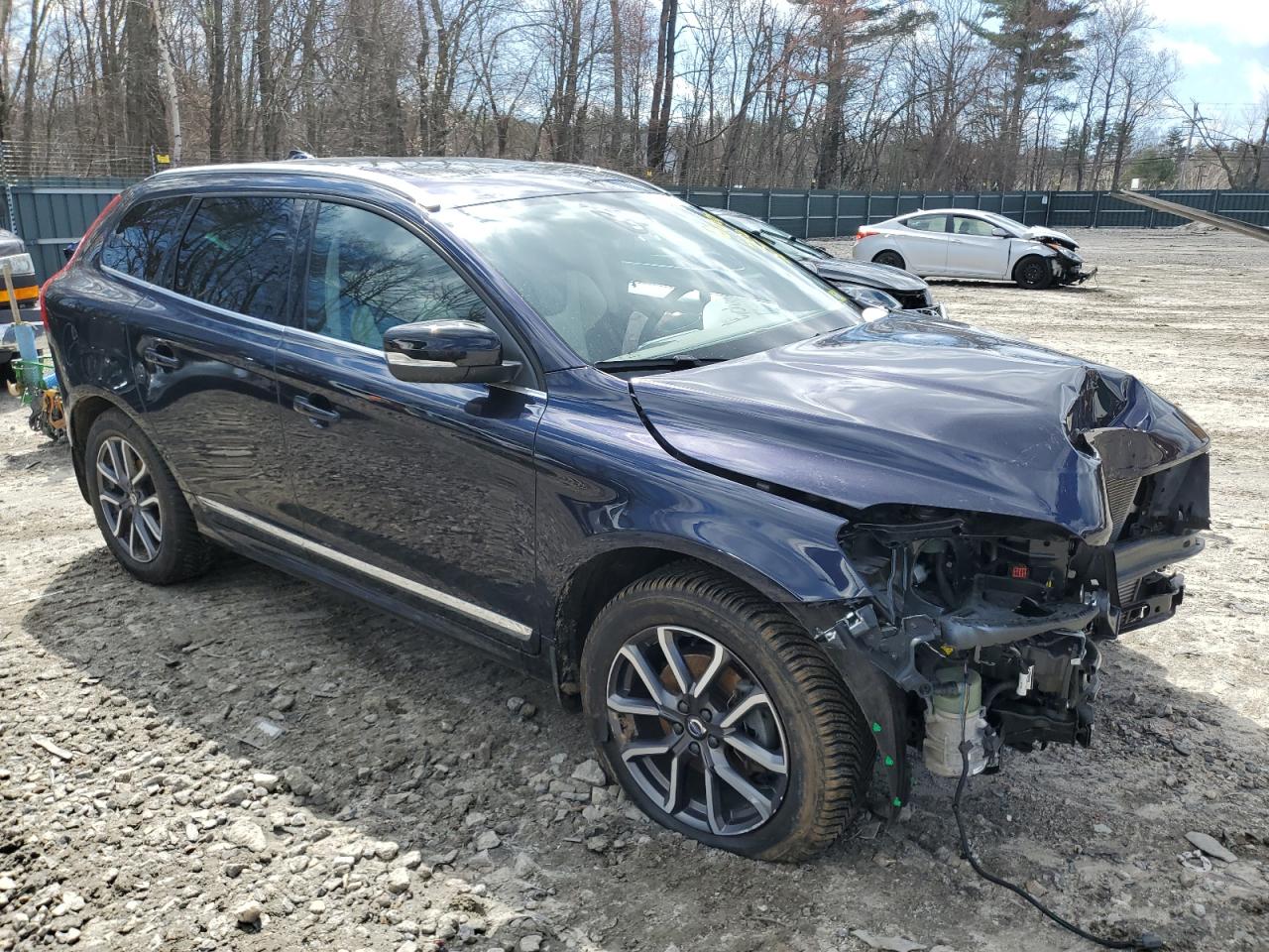 2017 VOLVO Xc60 VIN YV449MRRXH2042236 photo 4
