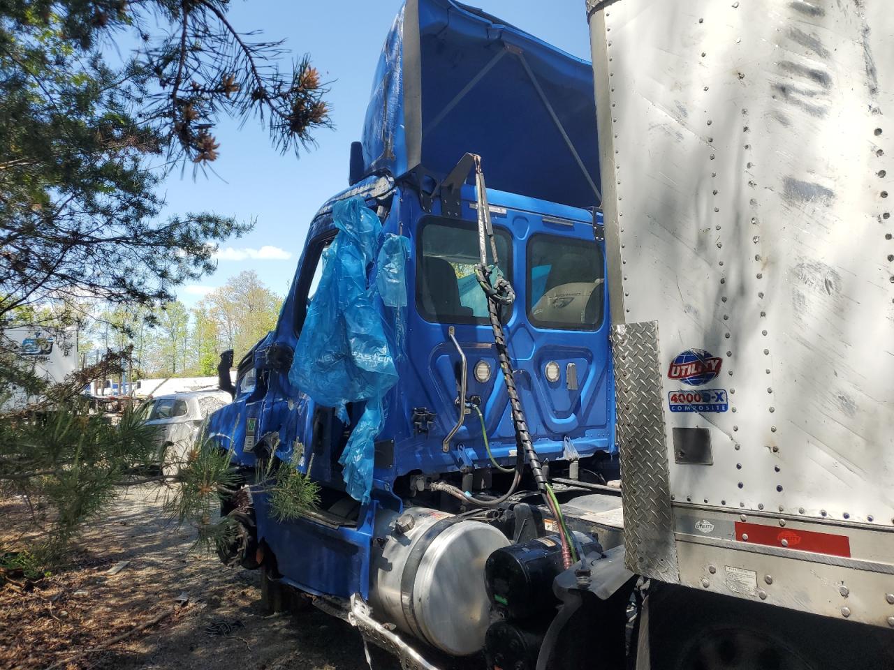 2020 FREIGHTLINER CASCADIA 126 VIN 1FUJHLDR2LLLP4077 photo 3