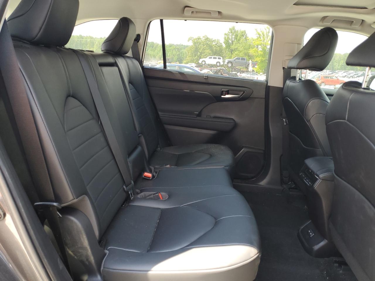 2023 Toyota Highlander VIN 5TDKBRCH6PS134544 photo 11