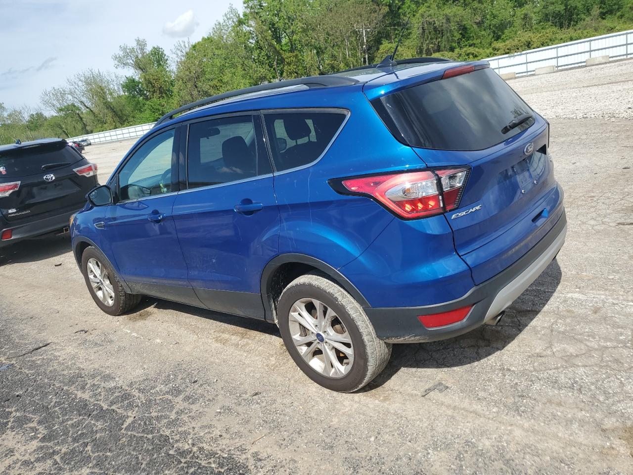 2018 FORD Escape VIN 1FMCU9GD1JUC29663 photo 2