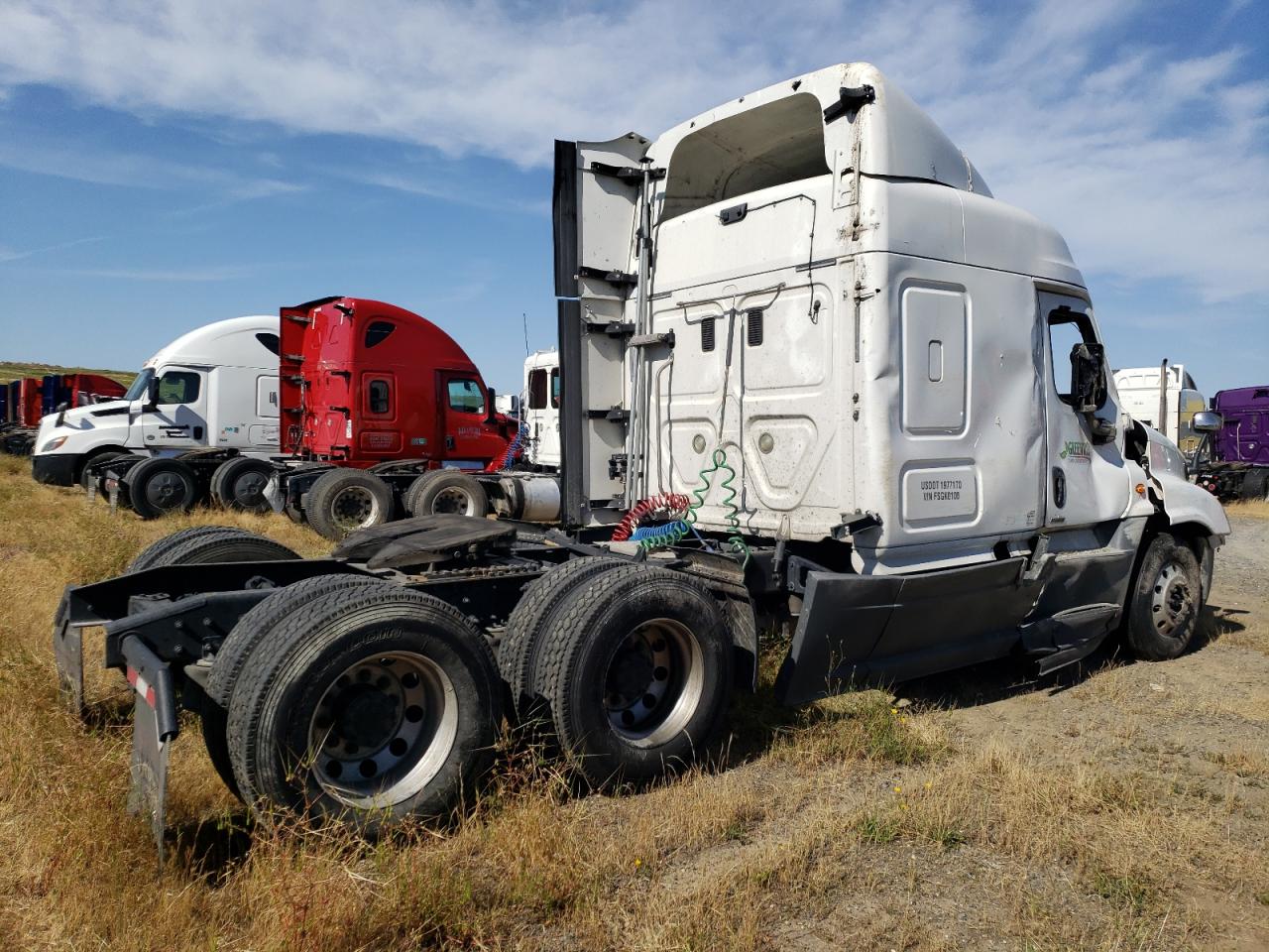 2015 FREIGHTLINER CASCADIA 125 VIN 3AKJGLD53FSGK0100 photo 4