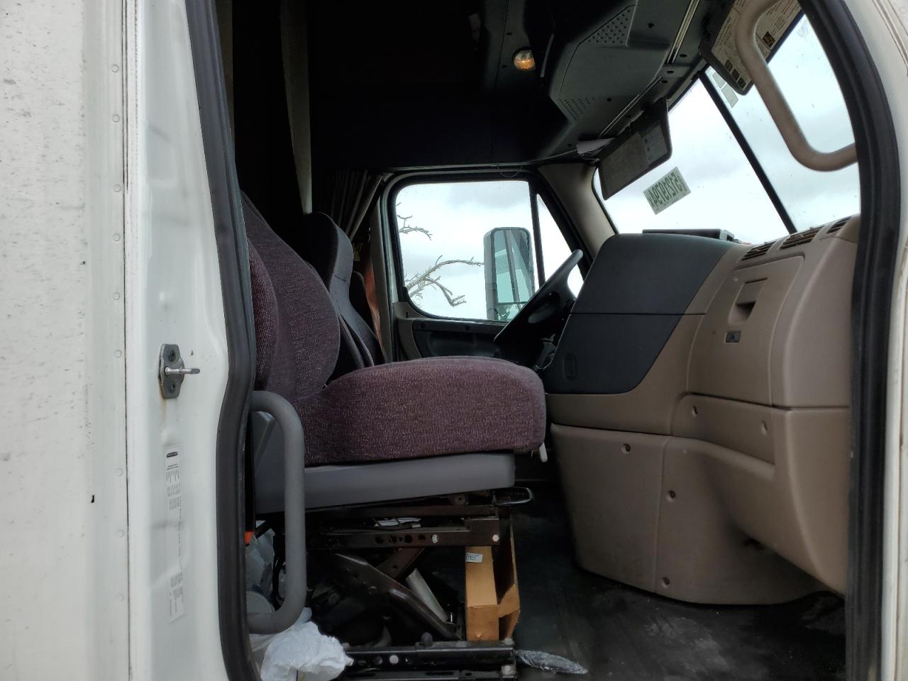2017 FREIGHTLINER CASCADIA 125 VIN 3AKJGLDR3HSHF0914 photo 5
