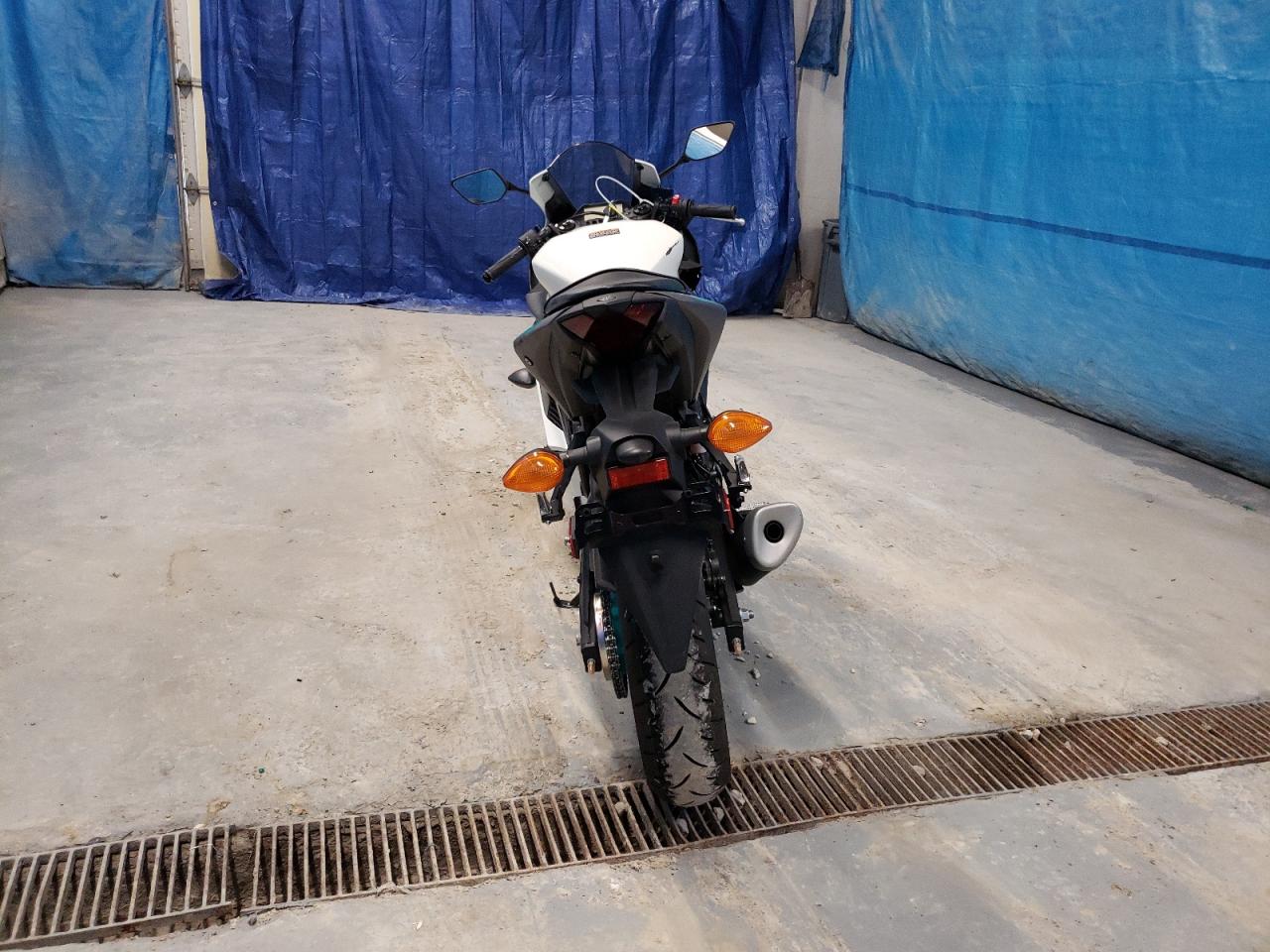 2024 YAMAHA YZFR3 A VIN MH3RH18Y3RK014560 photo 4
