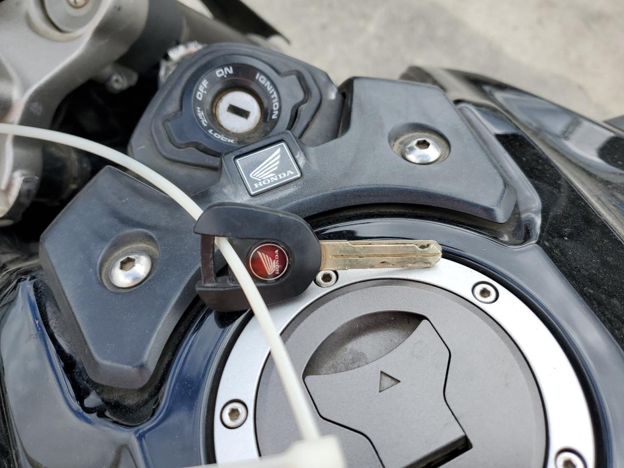 2018 HONDA Cb cycle VIN JH2SC801XJK000267 photo 8