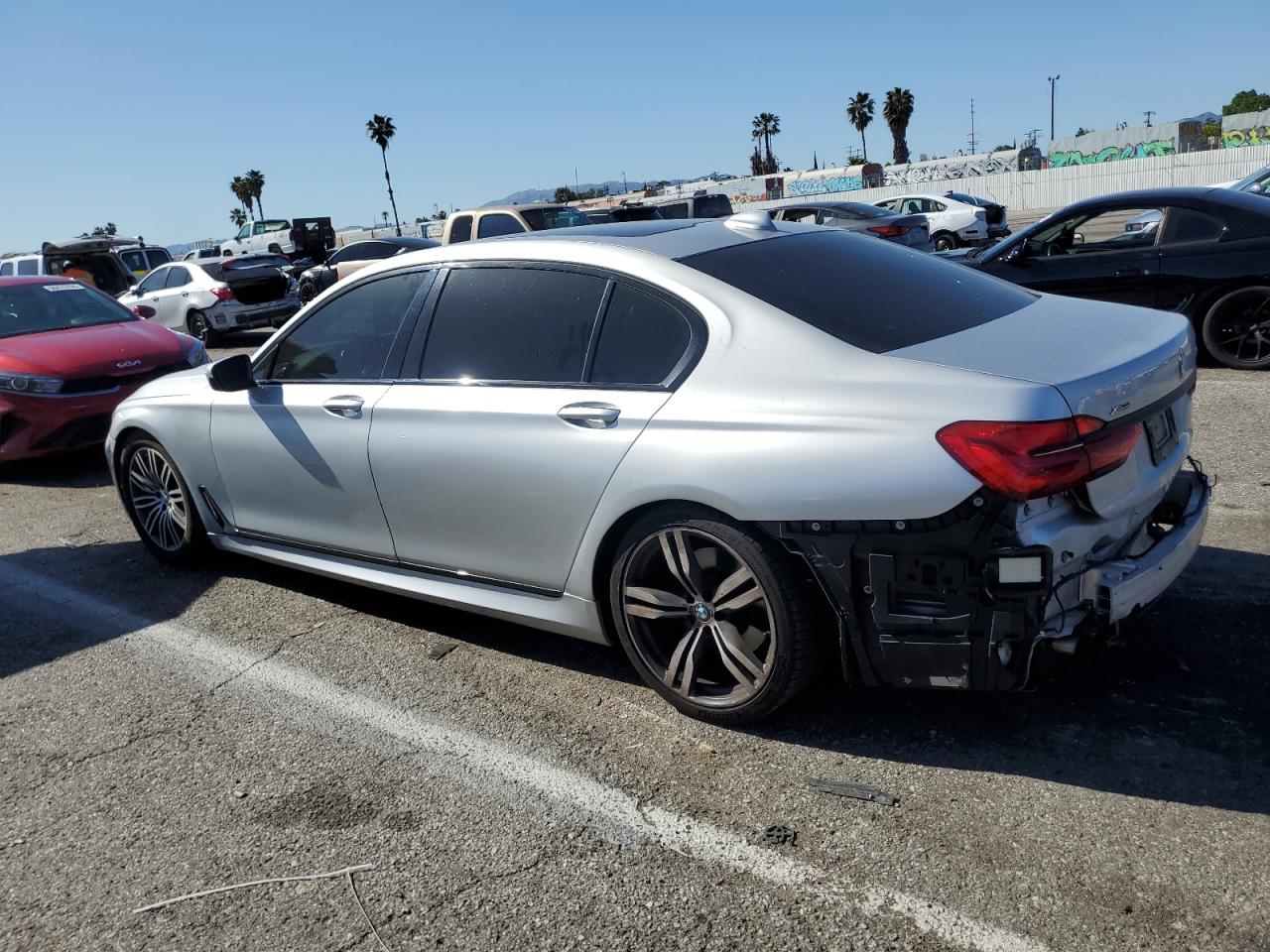 2016 BMW 7 series VIN WBA7F2C54GG417202 photo 2
