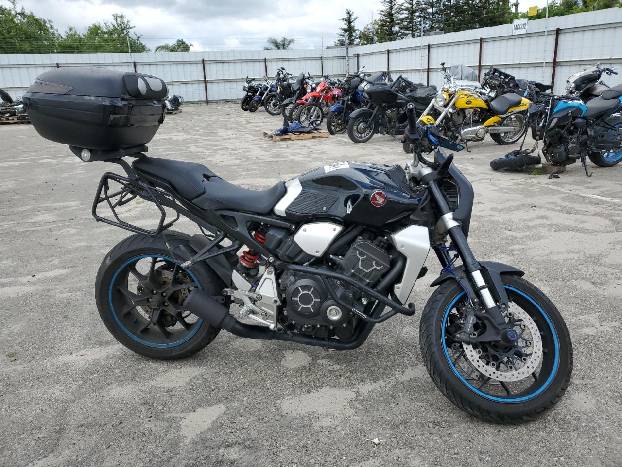 2018 HONDA Cb cycle VIN JH2SC801XJK000267 photo 1