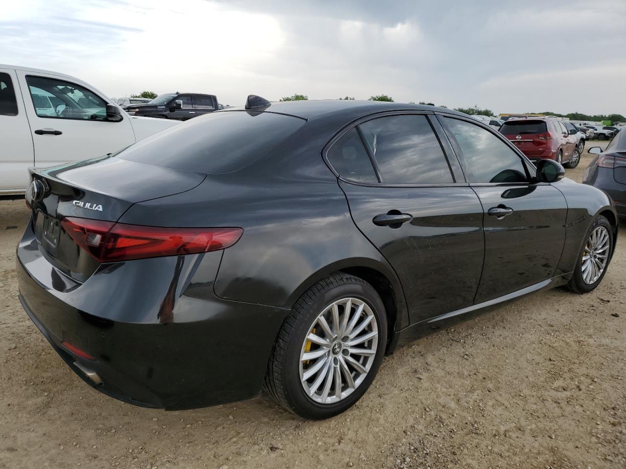 2018 Alfa Giulia VIN ZARFAEEN6J7564291 photo 3
