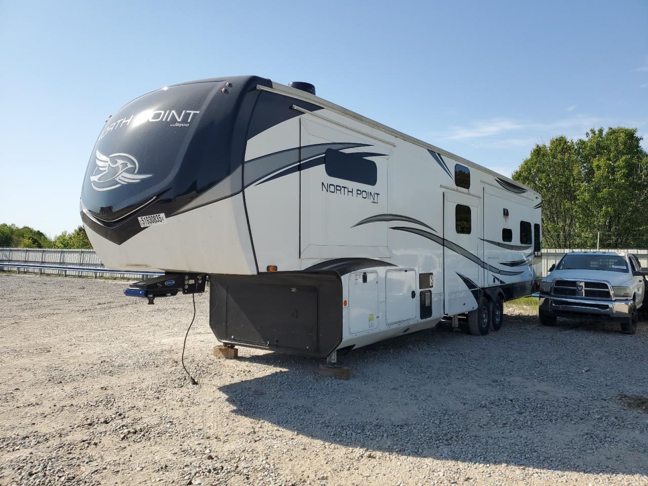 2022 JAYCO North poin VIN 1UJCJ0BVXN1LL0880 photo 2