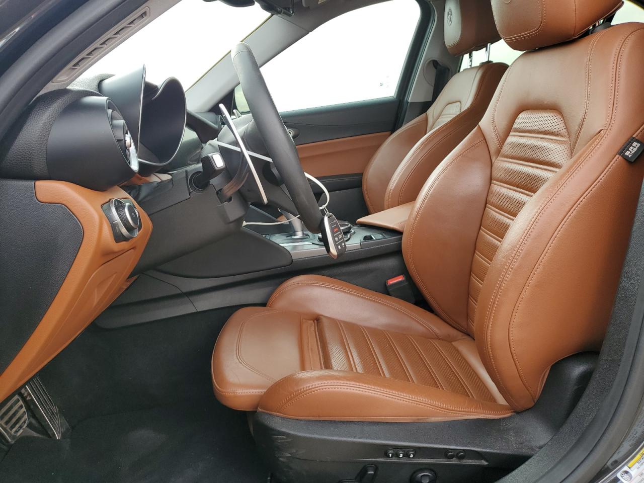 2018 Alfa Giulia VIN ZARFAEEN6J7564291 photo 7