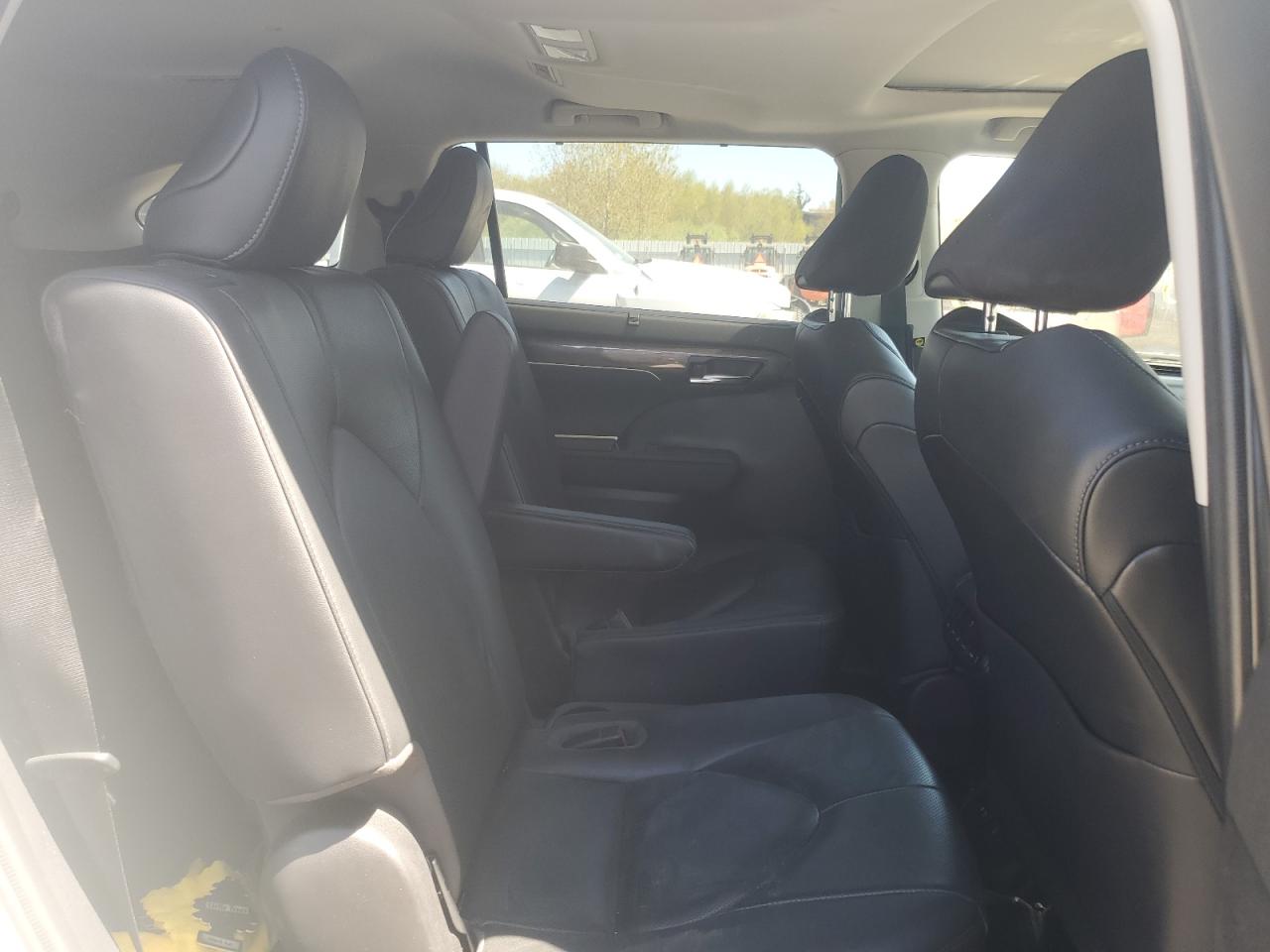 2020 Toyota Highlander VIN 5TDDZRBH7LS029656 photo 11