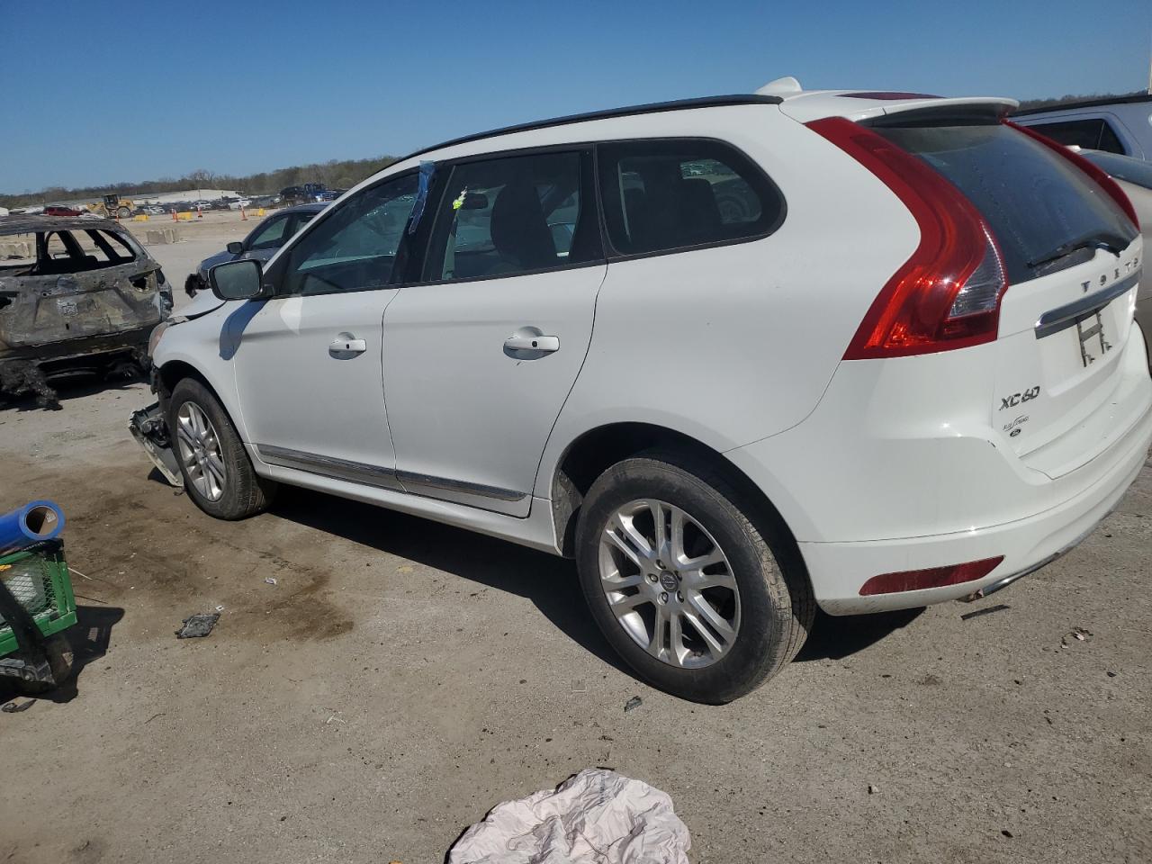 2015 Volvo Xc60 VIN YV440MDJXF2680270 photo 2
