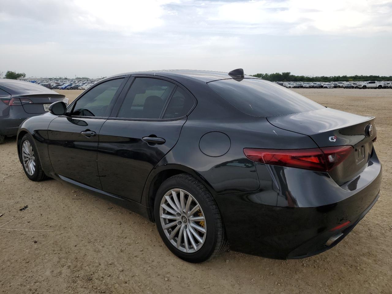 2018 Alfa Giulia VIN ZARFAEEN6J7564291 photo 2