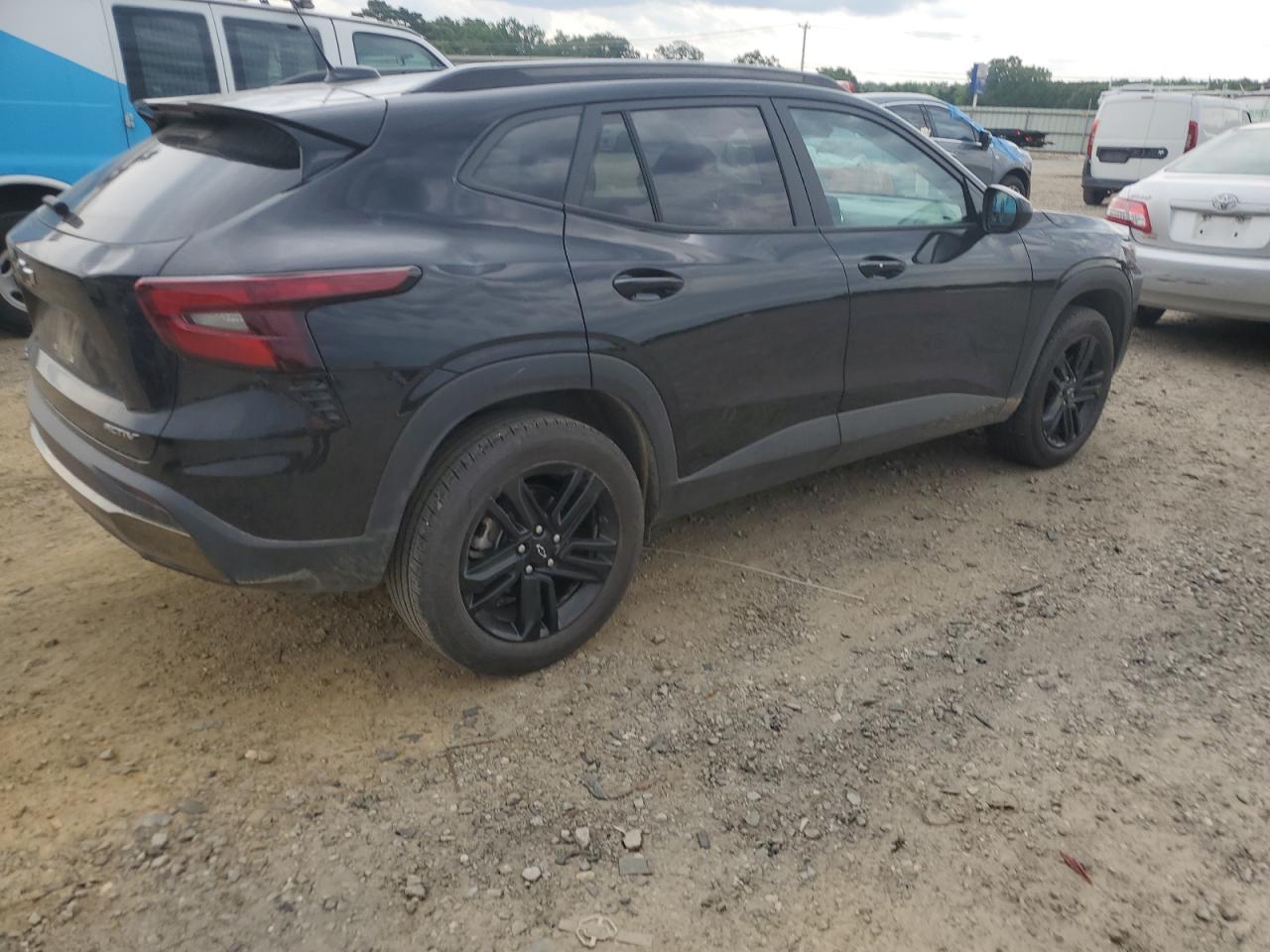 2025 Chevrolet Trax activ VIN KL77LKEP3SC049036 photo 3