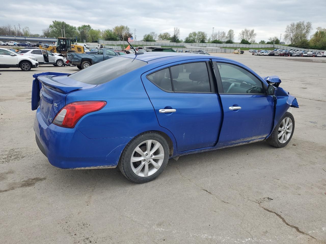 2015 Niss Versa VIN 3N1CN7AP4FL886051 photo 3