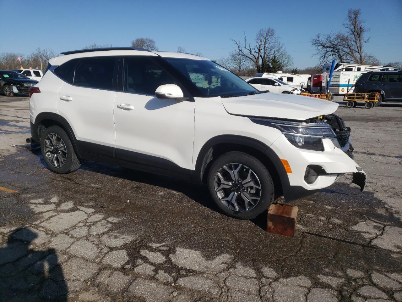 2023 Kia Seltos VIN KNDERCAA6P7467512 photo 4