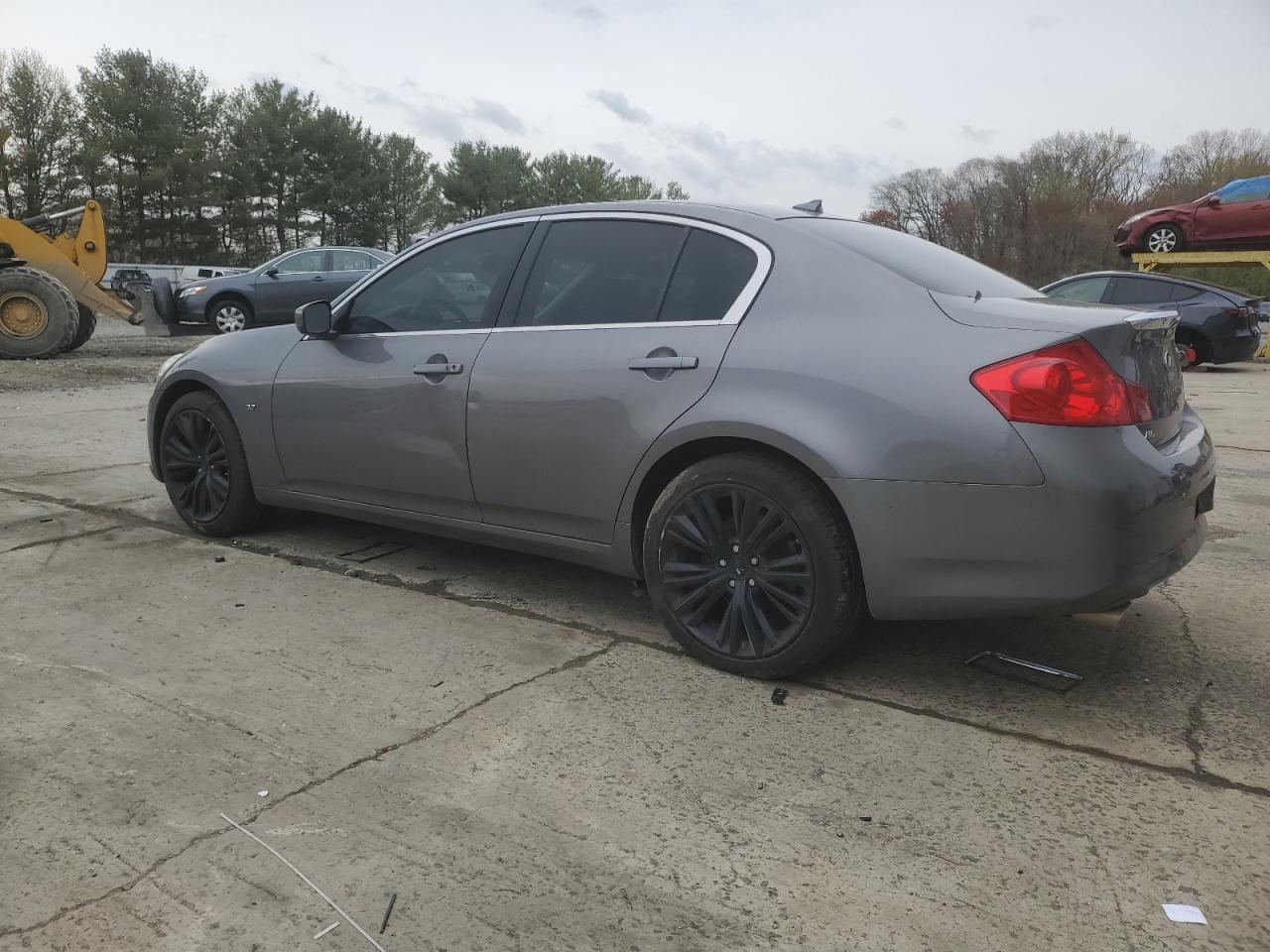2015 Infiniti Q40 VIN JN1CV6AR3FM523841 photo 2