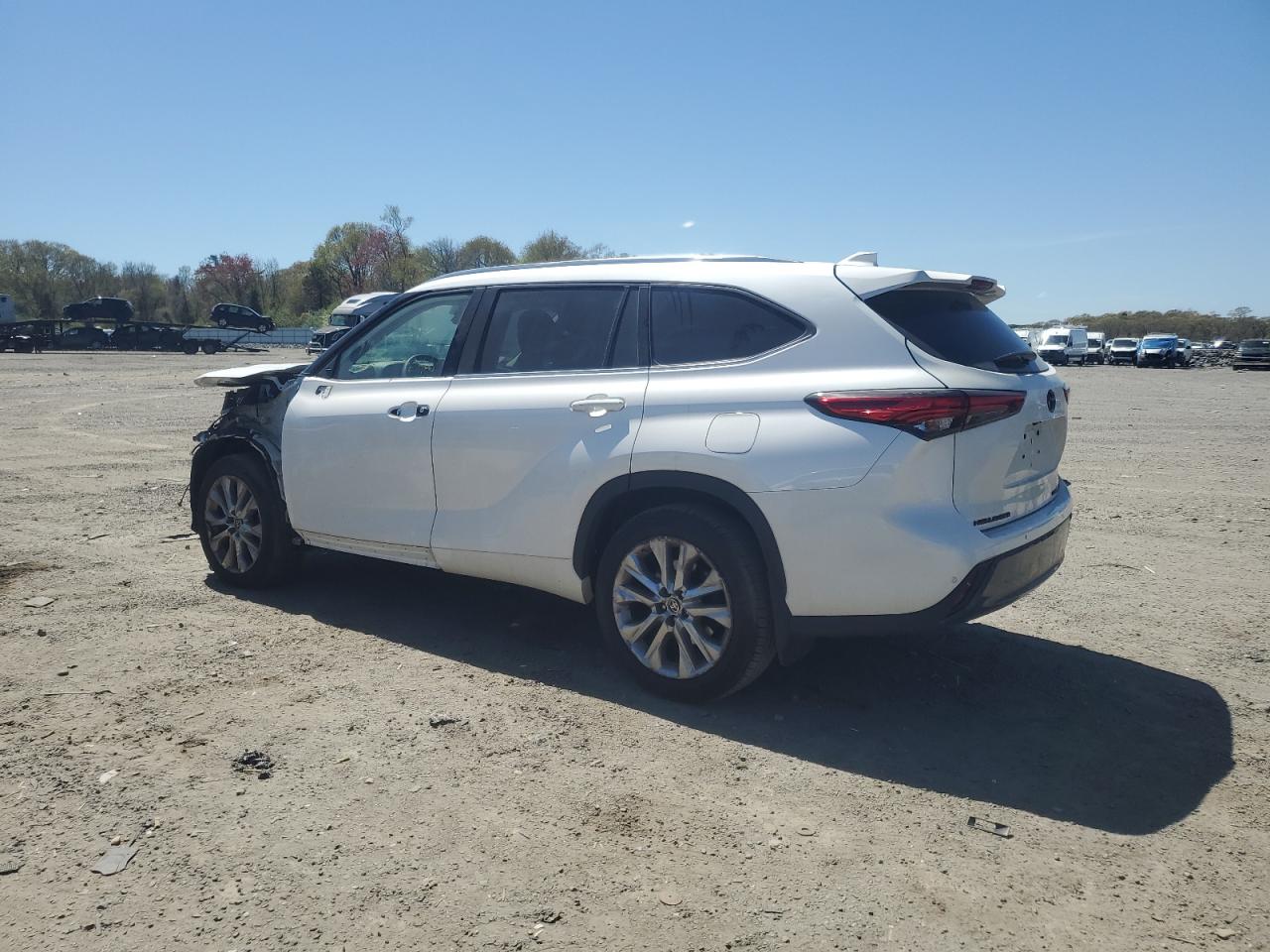 2020 Toyota Highlander VIN 5TDDZRBH7LS029656 photo 2