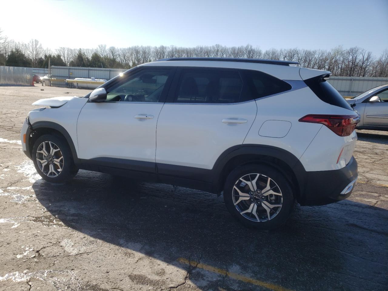 2023 Kia Seltos VIN KNDERCAA6P7467512 photo 2