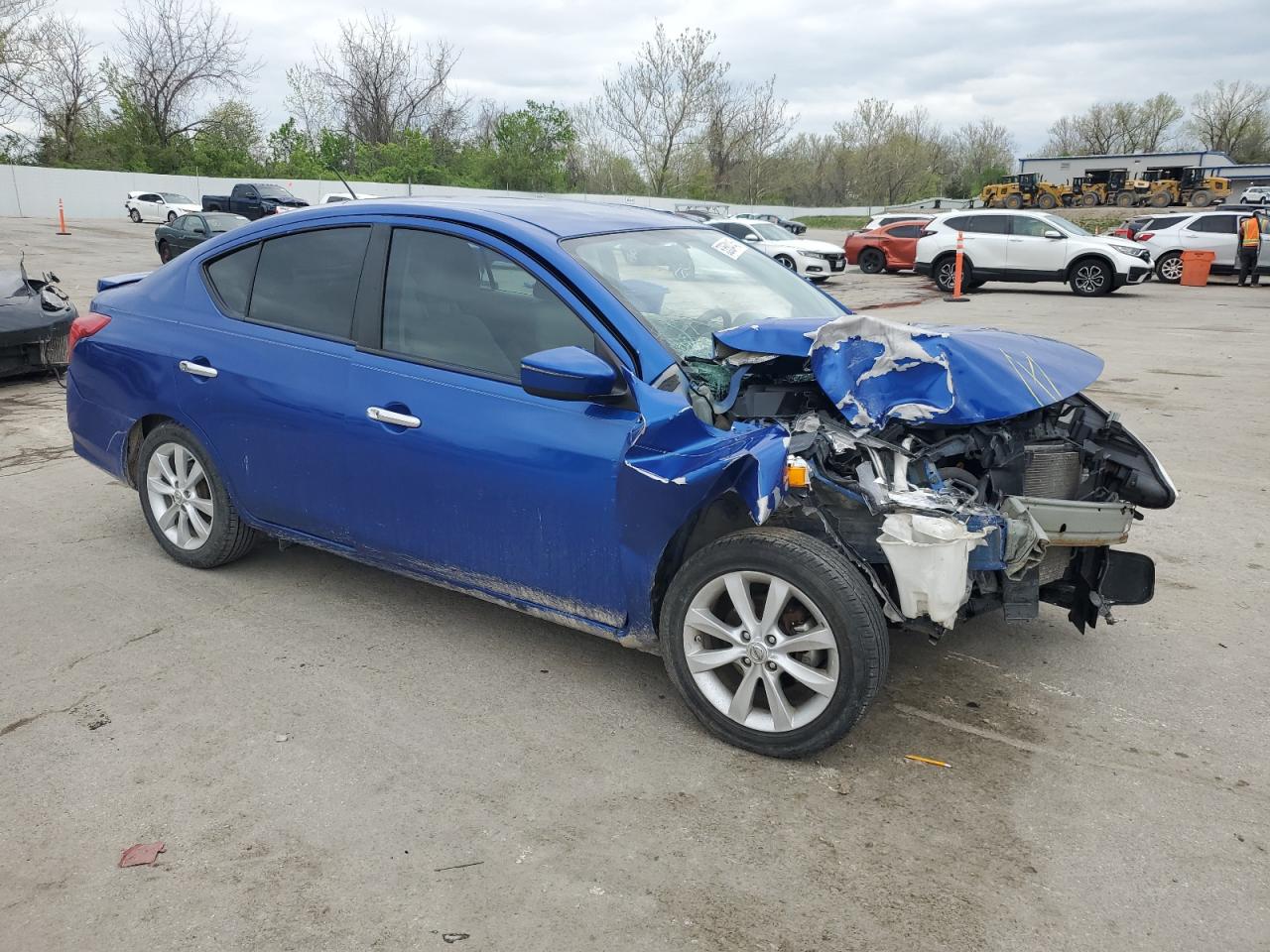 2015 Niss Versa VIN 3N1CN7AP4FL886051 photo 4