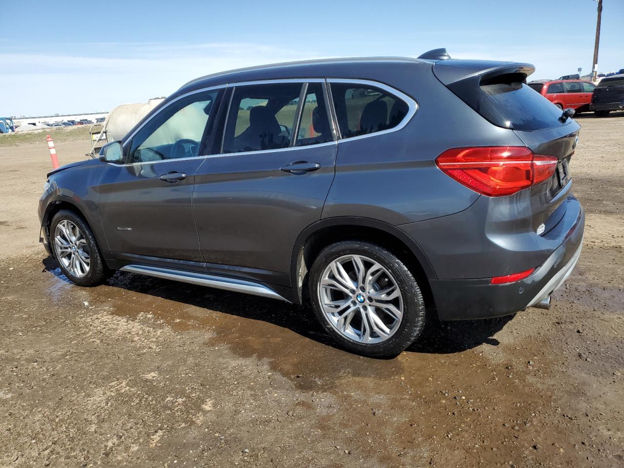 2017 BMW X1 VIN WBXHT3C37H5F75301 photo 2