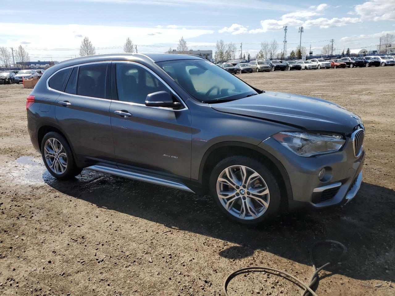 2017 BMW X1 VIN WBXHT3C37H5F75301 photo 4