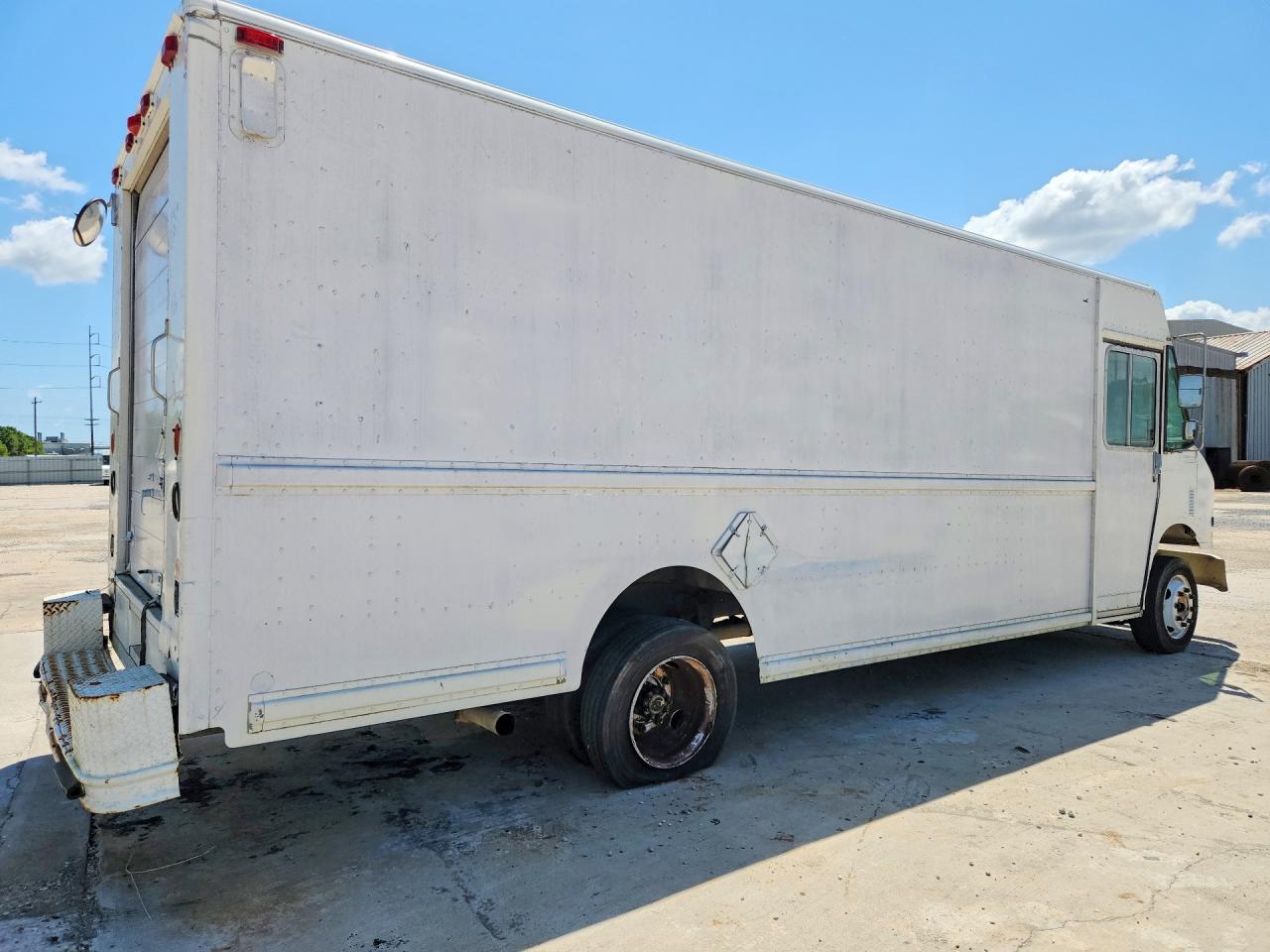 2000 FREIGHTLINER All other VIN 4UZA5FAC5YCG63882 photo 3