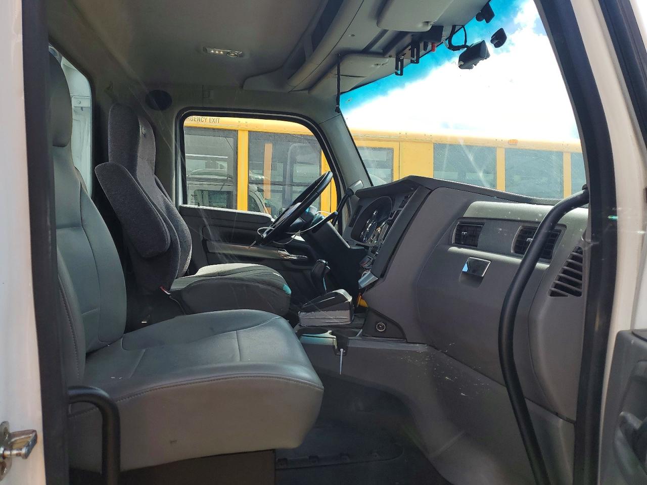 2017 KENWORTH All other VIN 1XKYA48X1HJ160388 photo 5